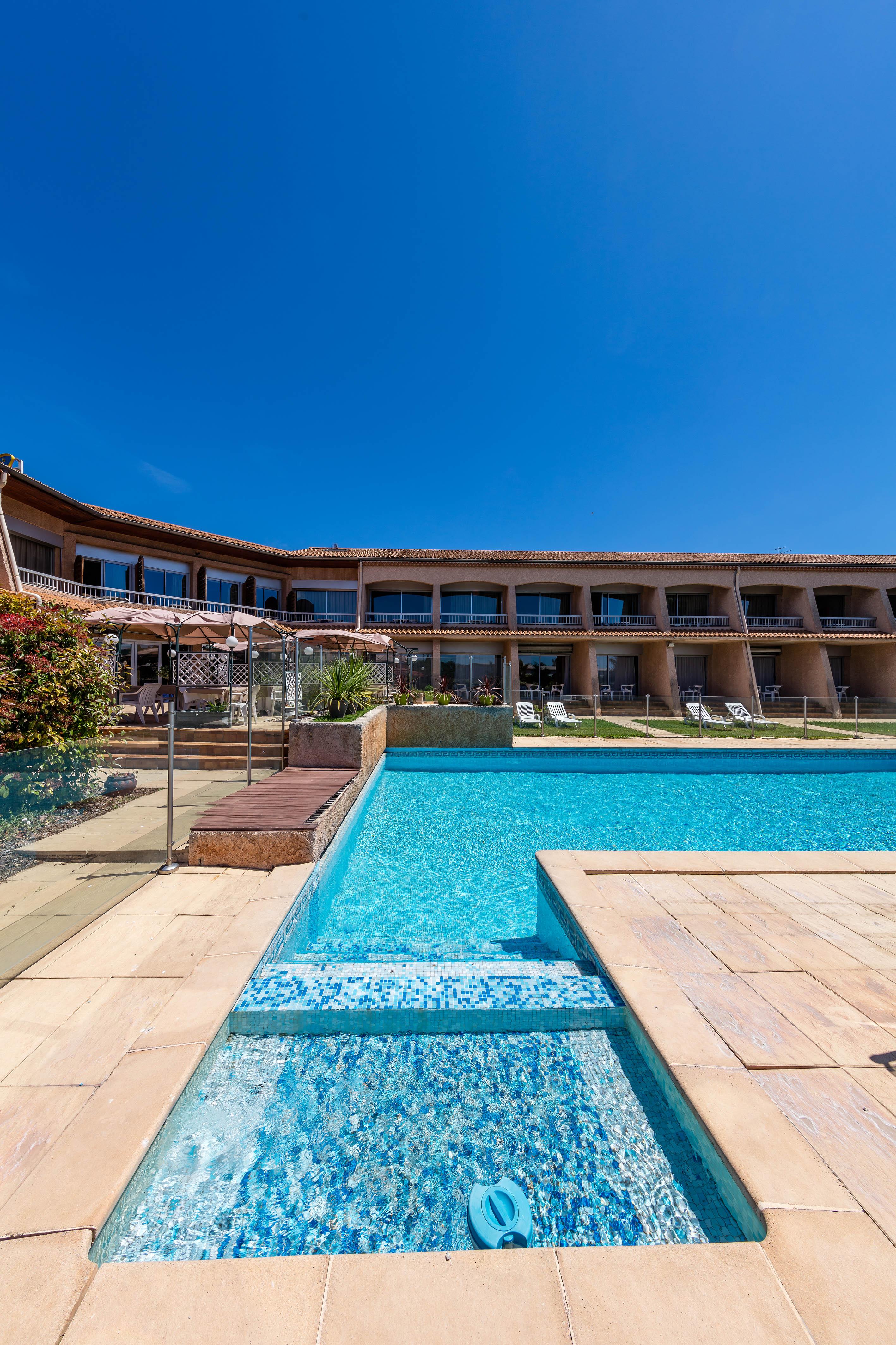 Noemys Toulon La Valette - Hotel Restaurant Avec Piscine Esterno foto